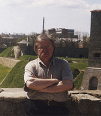 Амирханов Леонид Ильясович (р.1947) - писатель, издатель, cпециалист по истории фортификации и артиллерии.