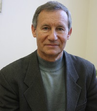 Нестеренко Владимир Дмитриевич (р.1951) - писатель.