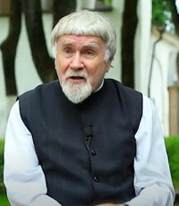 Курбатов Валентин Яковлевич (1939-2021) - писатель, критик, литературовед. 