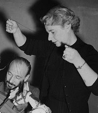 Хогарт Энн (1910-1993) - английский мастер кукол, кукловод, писательница.