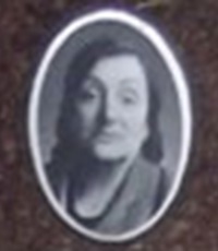 Канделаки Римма Евгеньевна (1904-1982) - писательница.