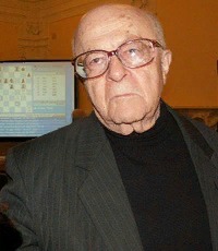 Линдер Исаак Максович (1920-2015) - историк.
