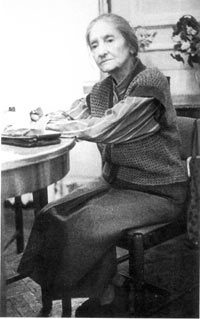 Линецкая  (Фельдман-Линецкая) Эльга Львовна (1909-1997) - переводчик.