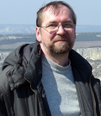 Маслов-Острович (Маслов) Юрий Васильевич (р.1958) - писатель, биолог, режиссёр.