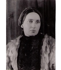 Медведева (Томашевская, урождённая Блинова) Ирина Николаевна (1903-1973) - литературовед.