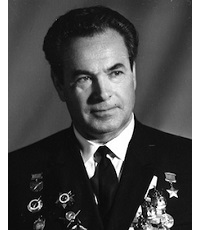 Михайлов Павел Михайлович (1917-2005) - лётчик.