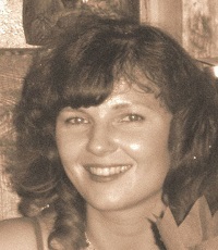 Перлова (Оносова) Евгения Михайловна (р.1977) - писатель, филолог.