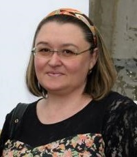 Калаус Лиля (р.1969) - казахстанская писательница, литературный редактор, художник.