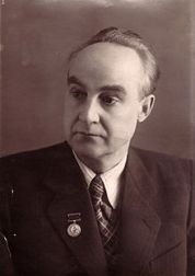 Василенко Иван Дмитриевич (1895-1966) - писатель, педагог.