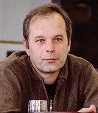 Сенчин Роман Валерьевич (р.1971) - писатель, критик, музыкант.