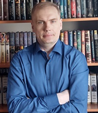 Кайманов Степан Борисович (1979-2023) - писатель.