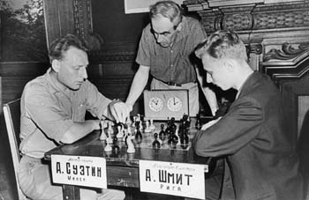 Батуев Андрей Михайлович (1908-1984) - писатель, шахматист, зоолог.