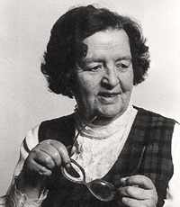 Хопп Синкен (Брокманн Сигне Мари) (1905-1987) - норвежская писательница, драматург, переводчик.